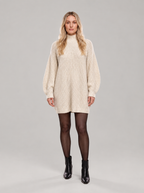 Adrienne - dames trui met hoge col en oversized pasvorm