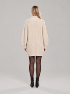 Adrienne - dames trui met hoge col en oversized pasvorm