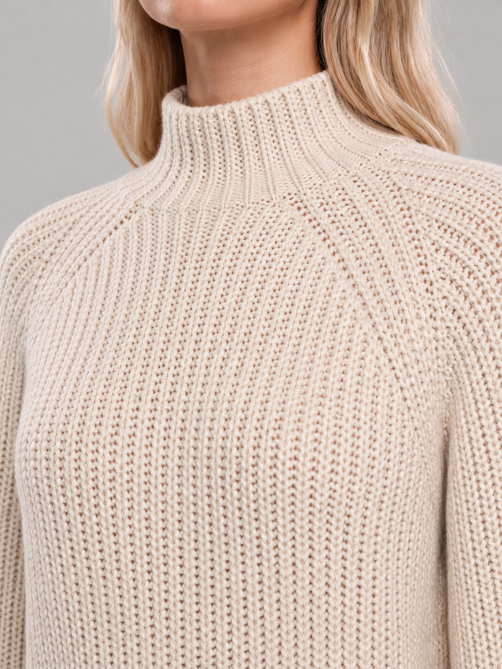 Adrienne - dames trui met hoge col en oversized pasvorm