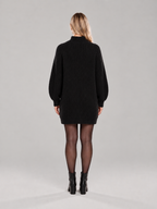 Adrienne - dames trui met hoge col en oversized pasvorm