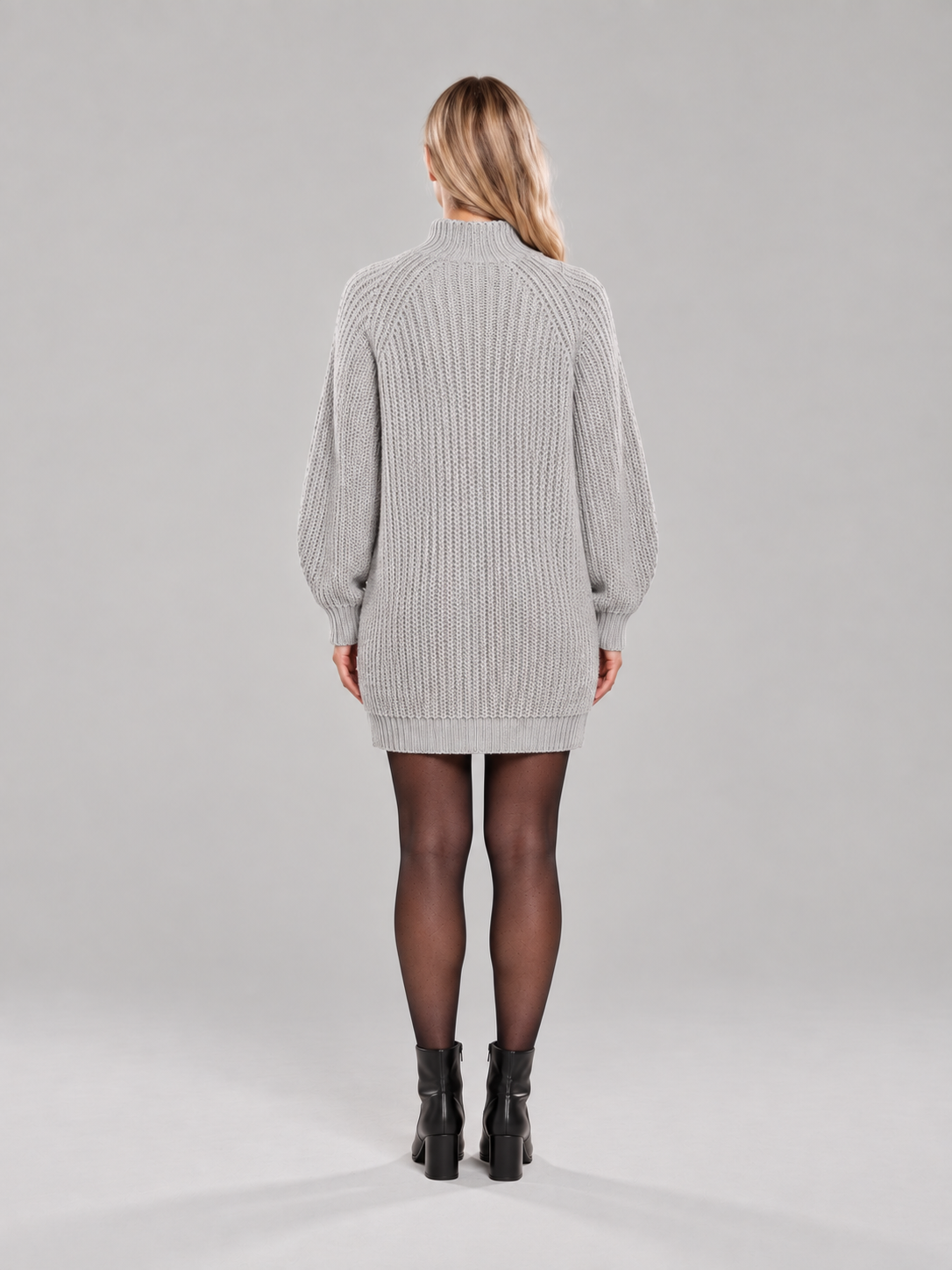 Adrienne - dames trui met hoge col en oversized pasvorm