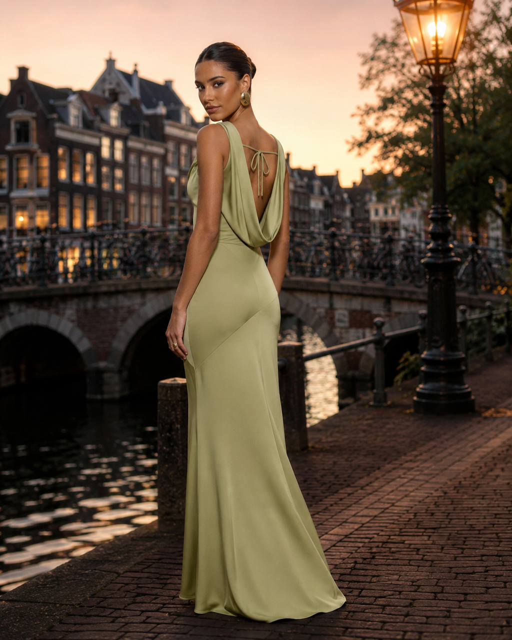 Isadora - Maxi-jurk met Open Rug en Strikdetail