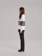 Roos – Dames Sweater met Luipaardprint en V-hals