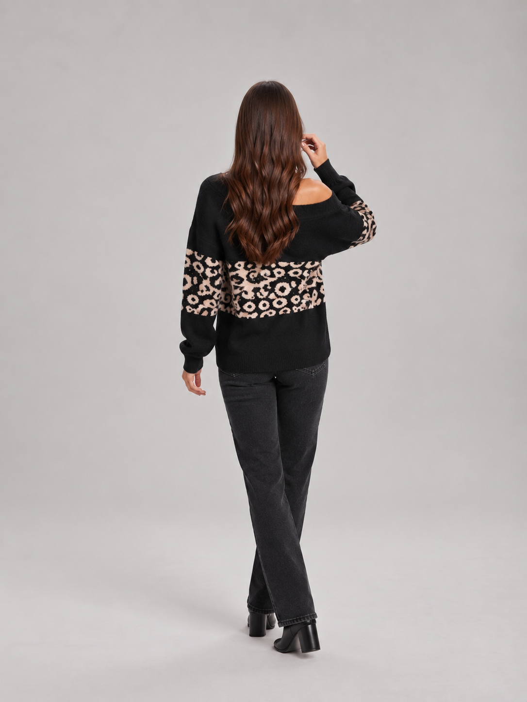 Roos – Dames Sweater met Luipaardprint en V-hals