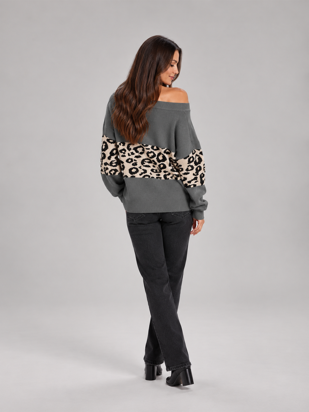Roos – Dames Sweater met Luipaardprint en V-hals