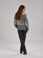 Roos – Dames Sweater met Luipaardprint en V-hals