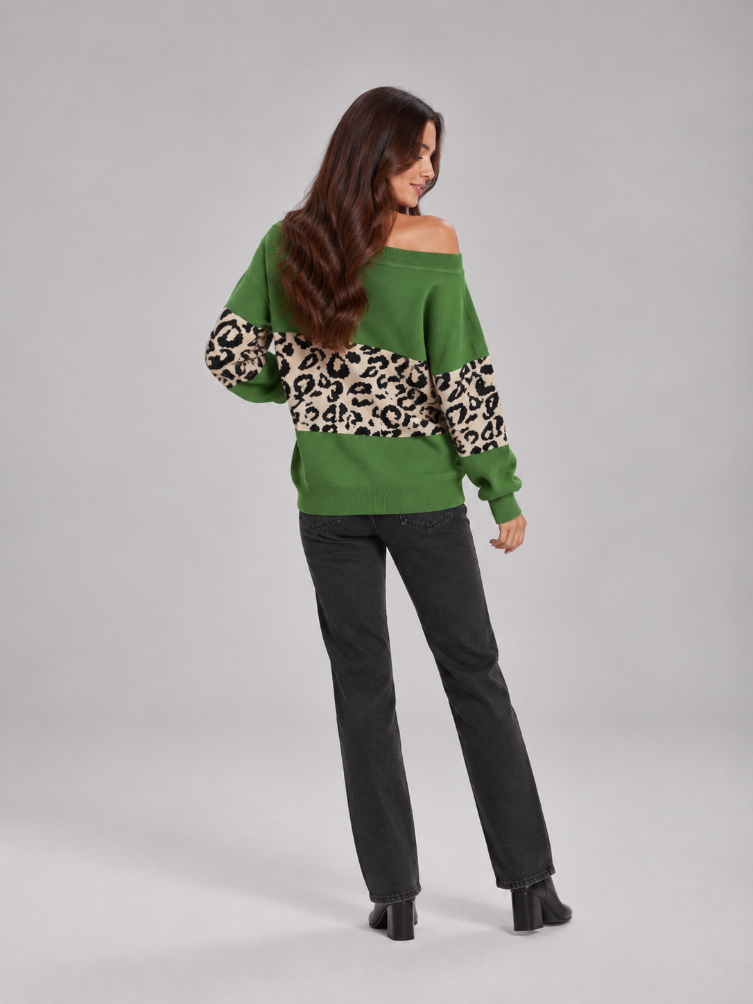 Roos – Dames Sweater met Luipaardprint en V-hals