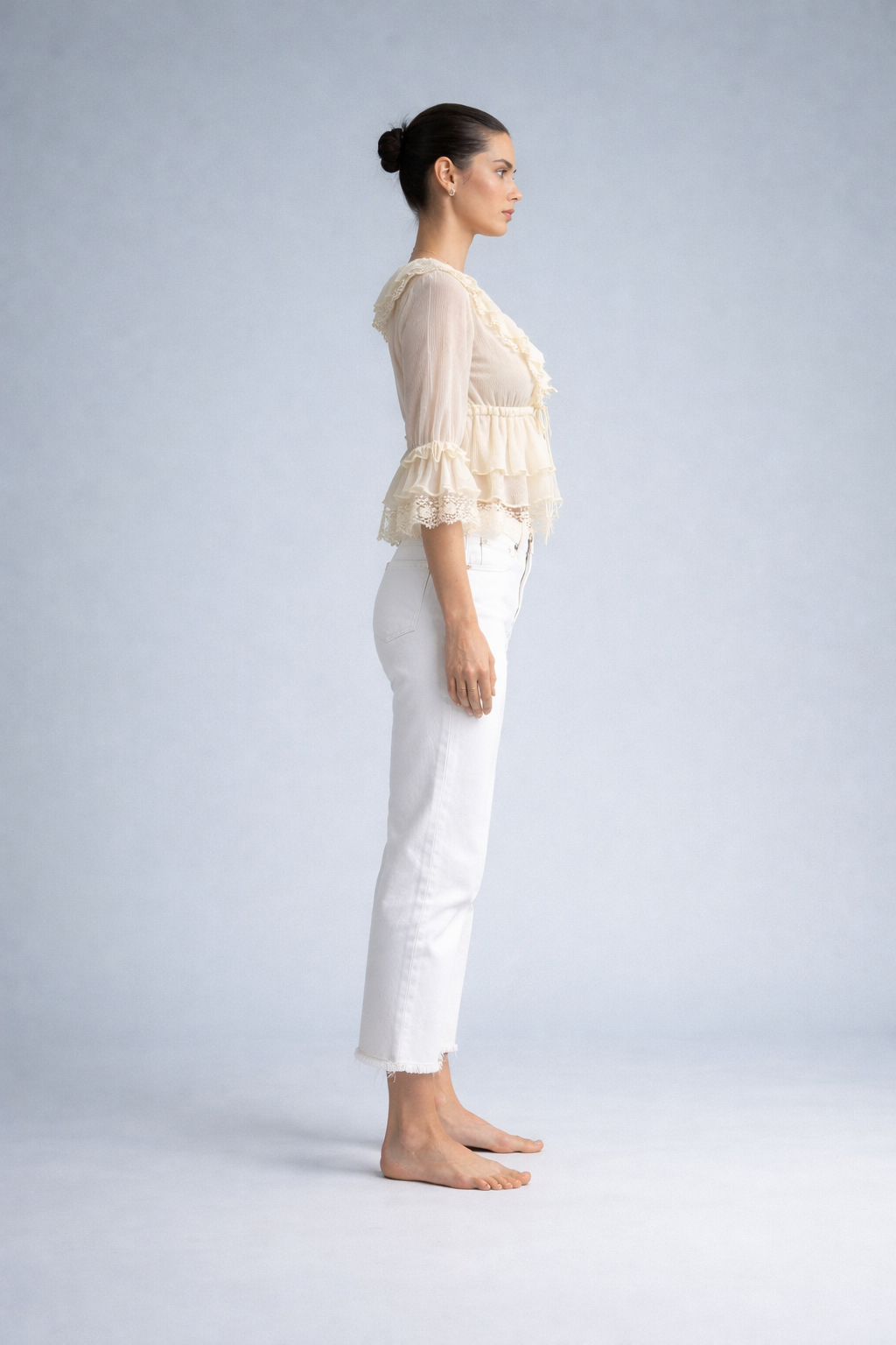 Charlotte – Gebroken Witte Dames Blouse Met Bloemenborduursel