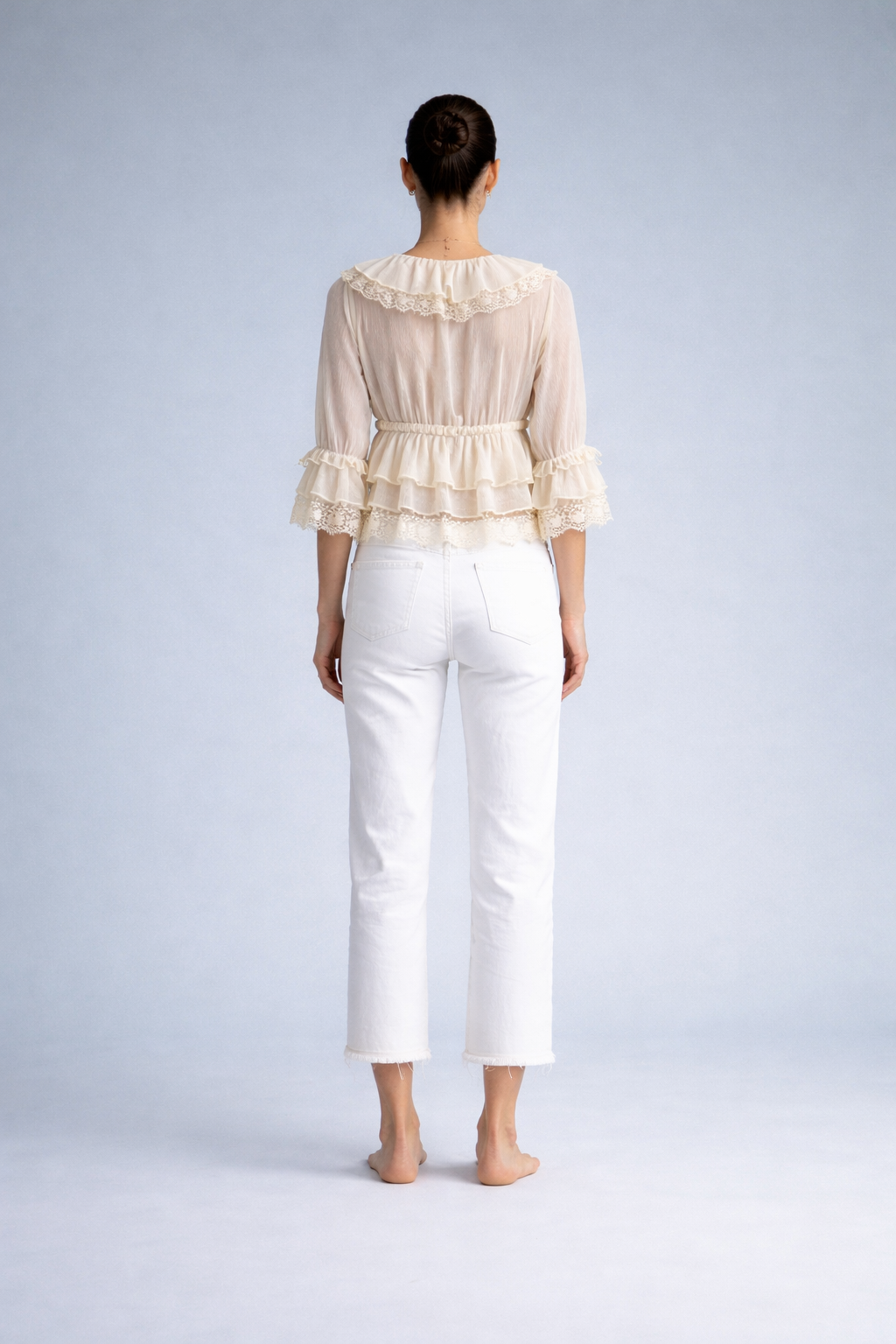 Charlotte – Gebroken Witte Dames Blouse Met Bloemenborduursel