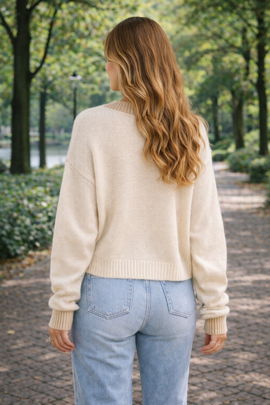 Elvara – Crèmekleurig Dames Vest Met Contrasterende Biezen