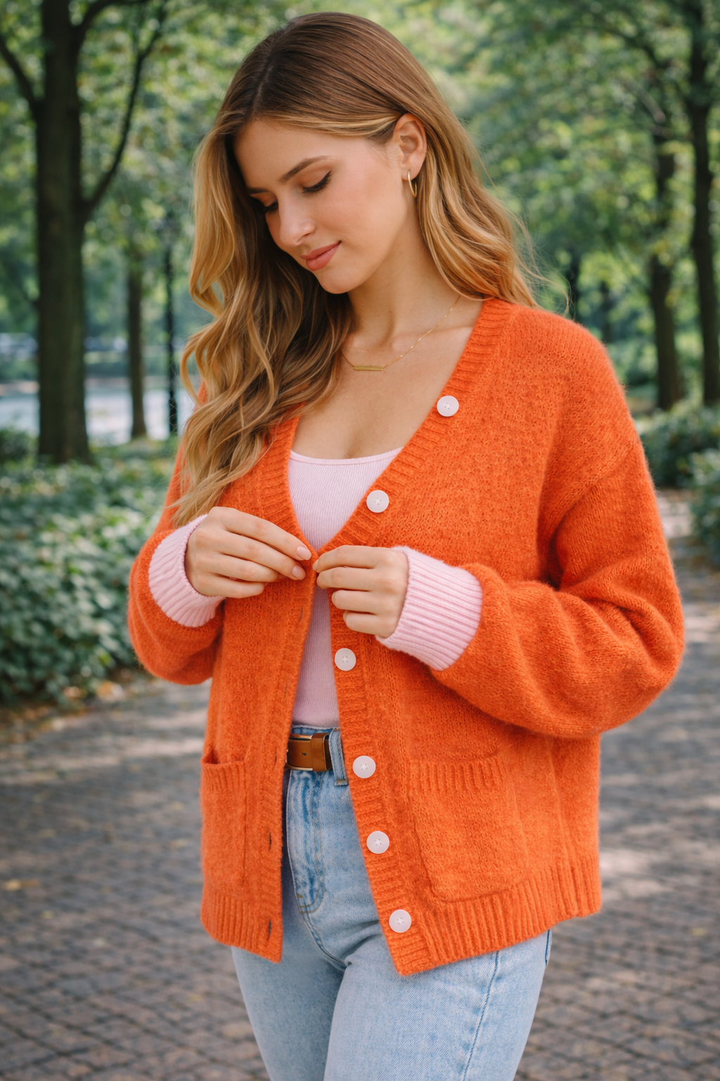 Elvara – Crèmekleurig Dames Vest Met Contrasterende Biezen