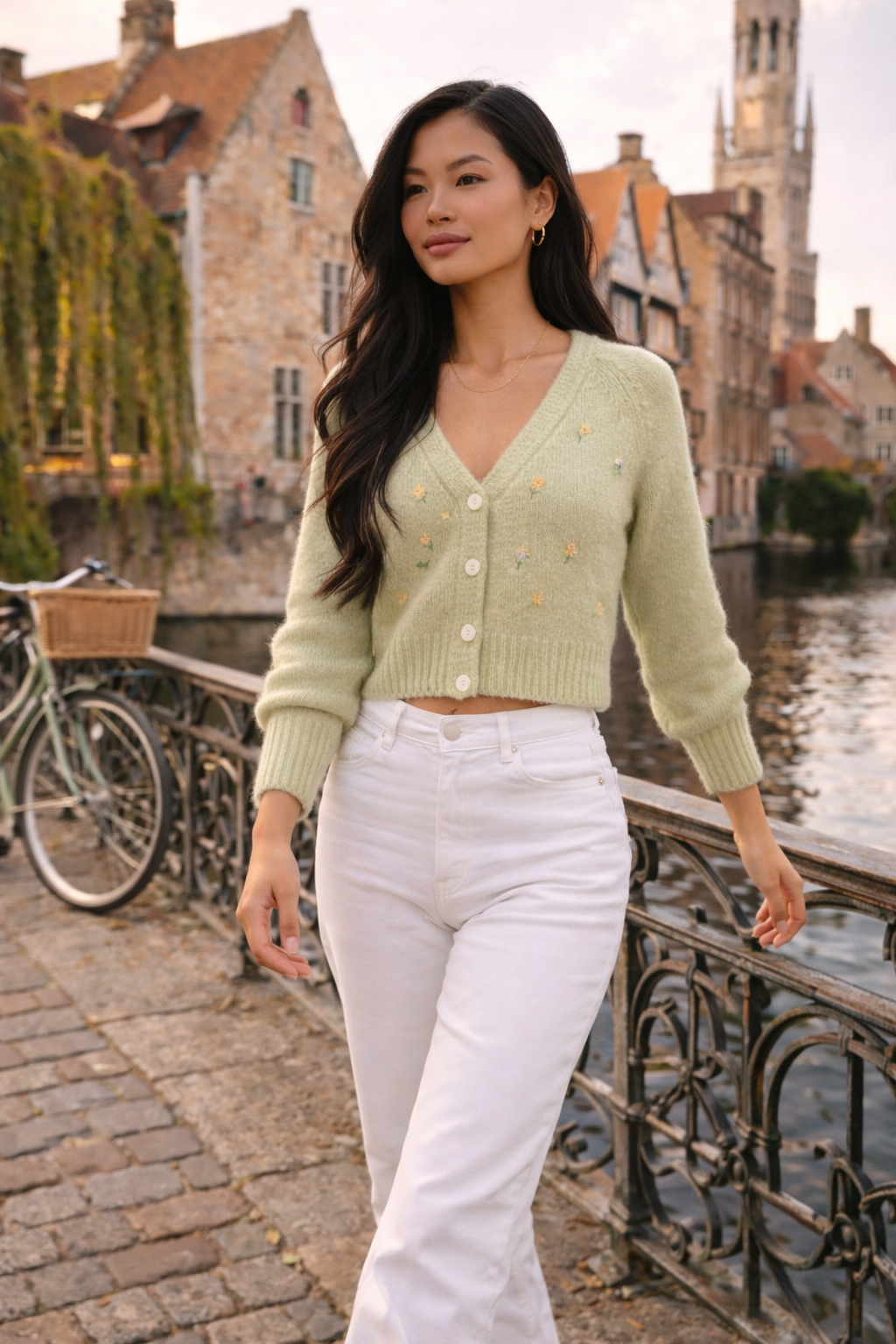 Lunara – Groen Dames Vest Met Geborduurde Bloemen