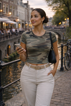 Aletta – Camouflage Dames Top Met Ronde Hals