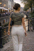 Aletta – Camouflage Dames Top Met Ronde Hals