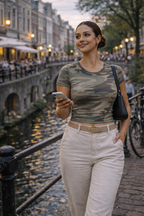 Aletta – Camouflage Dames Top Met Ronde Hals