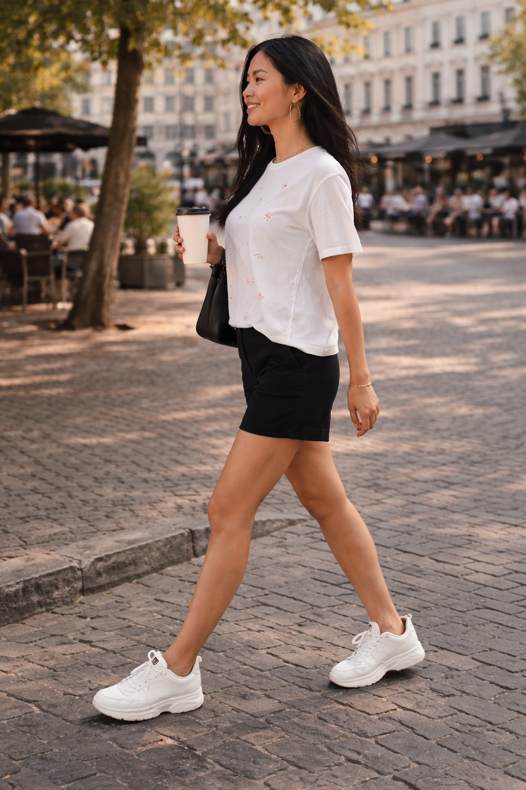 Annelijn – Witte Dames Top Met 3D Bloemendetails