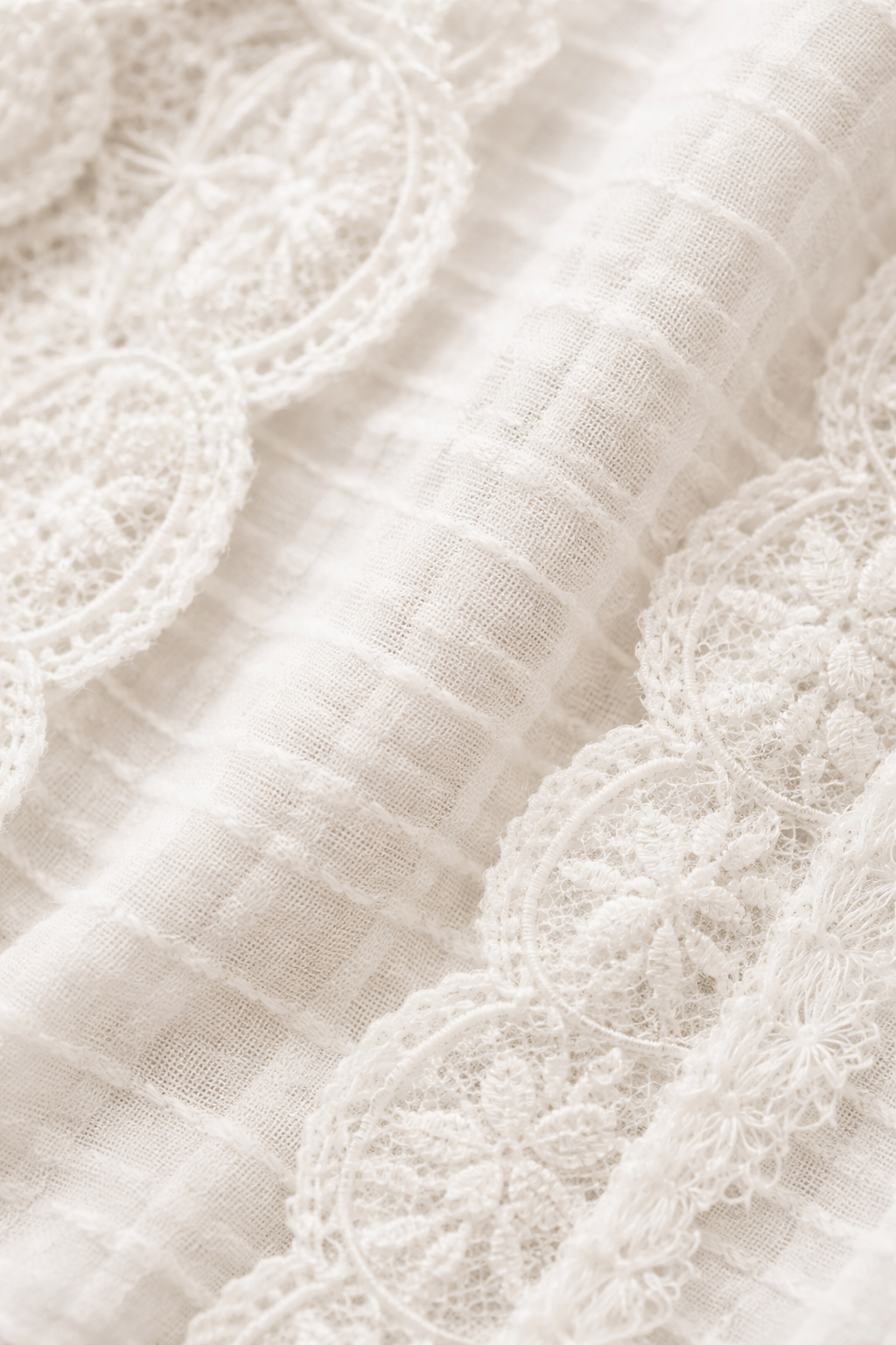 Dafne – Witte Dames Top Met Kantdetails