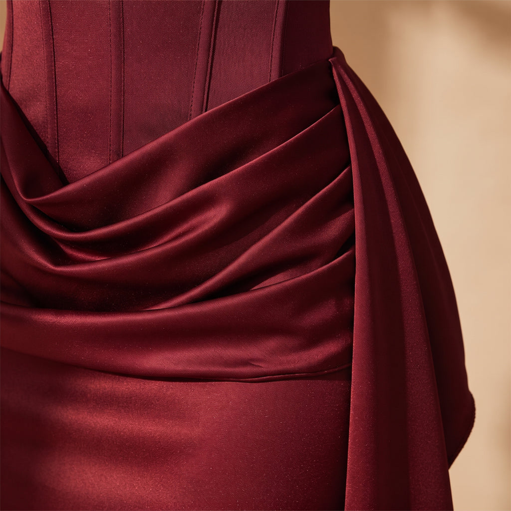 Nala - Bordeauxrode Mini-jurk met Corsetlijn en Asymmetrische Drapering