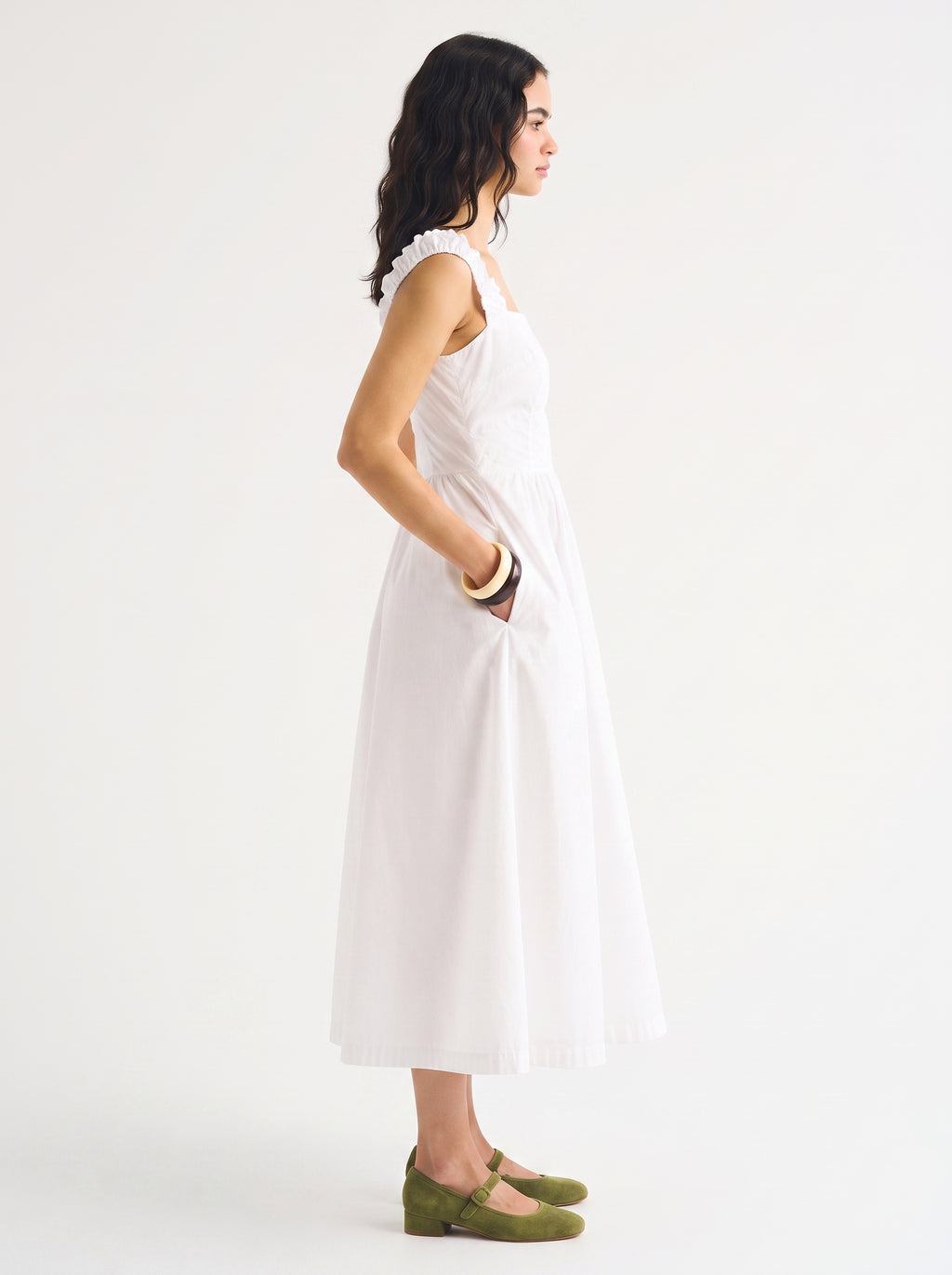 Mina - Witte Linnen Zomerjurk met Ruches en Knoopdetail