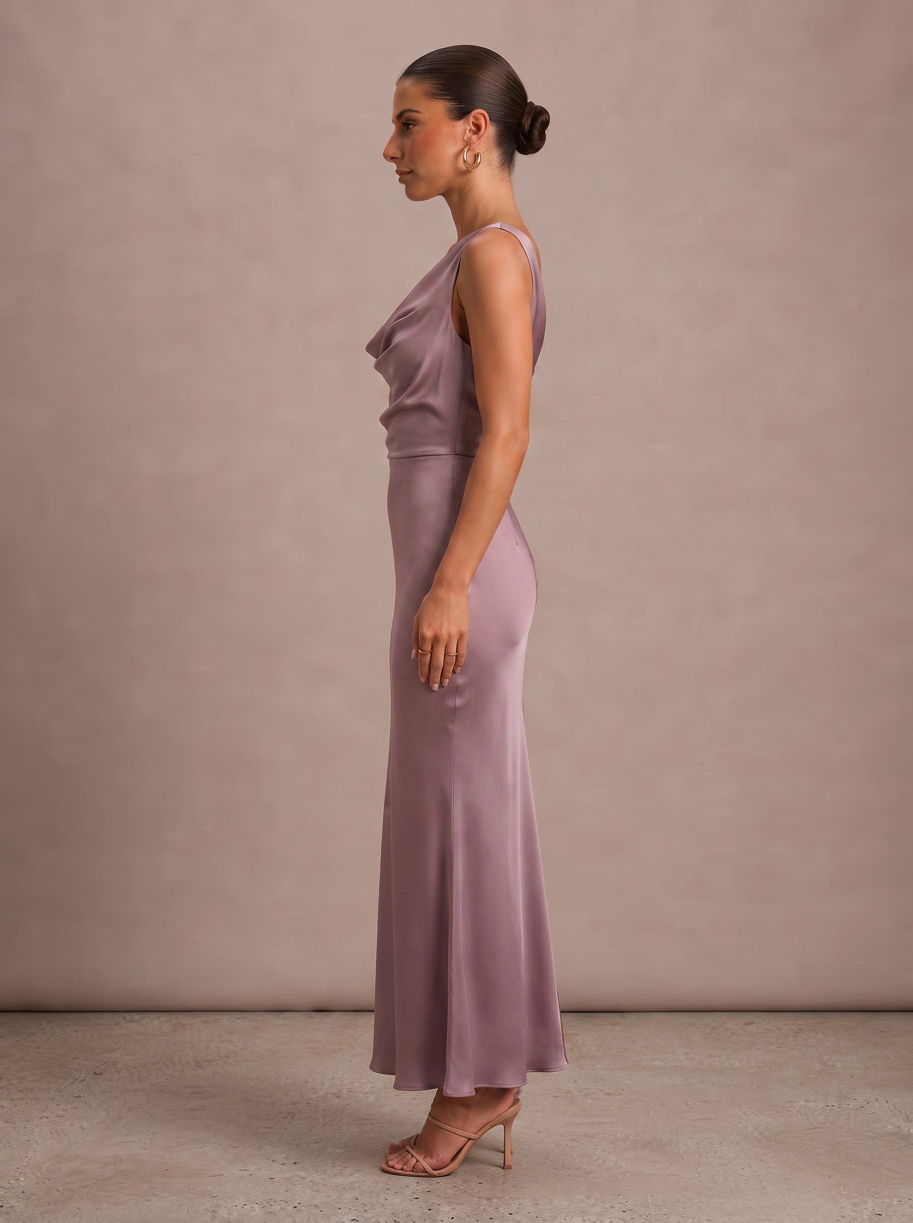 Isadora - Dames maxi-jurk met open rug, strikdetail en zeemeerminrok