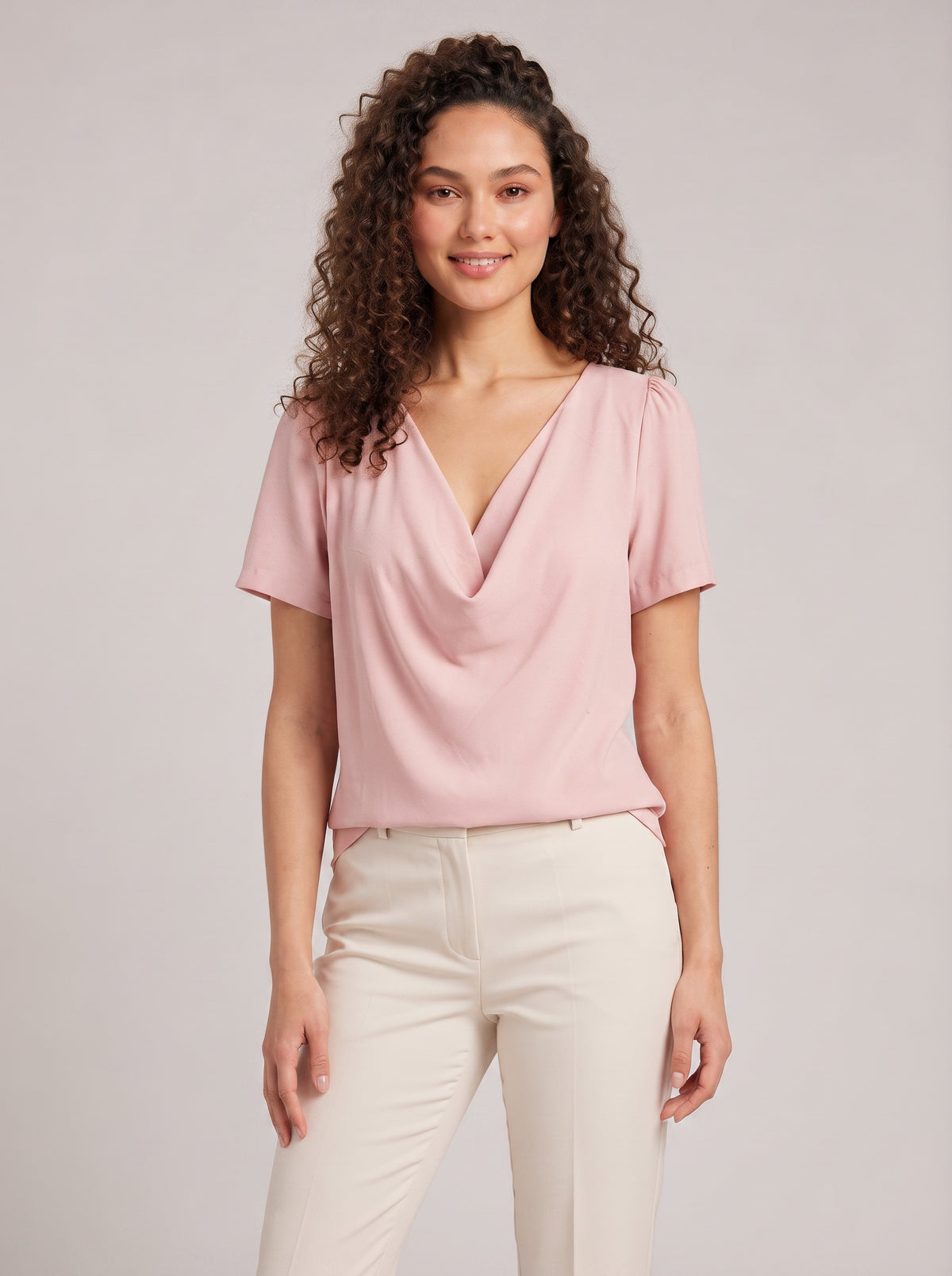 Nadja - Blouse met gedrapeerde halslijn en korte mouwen