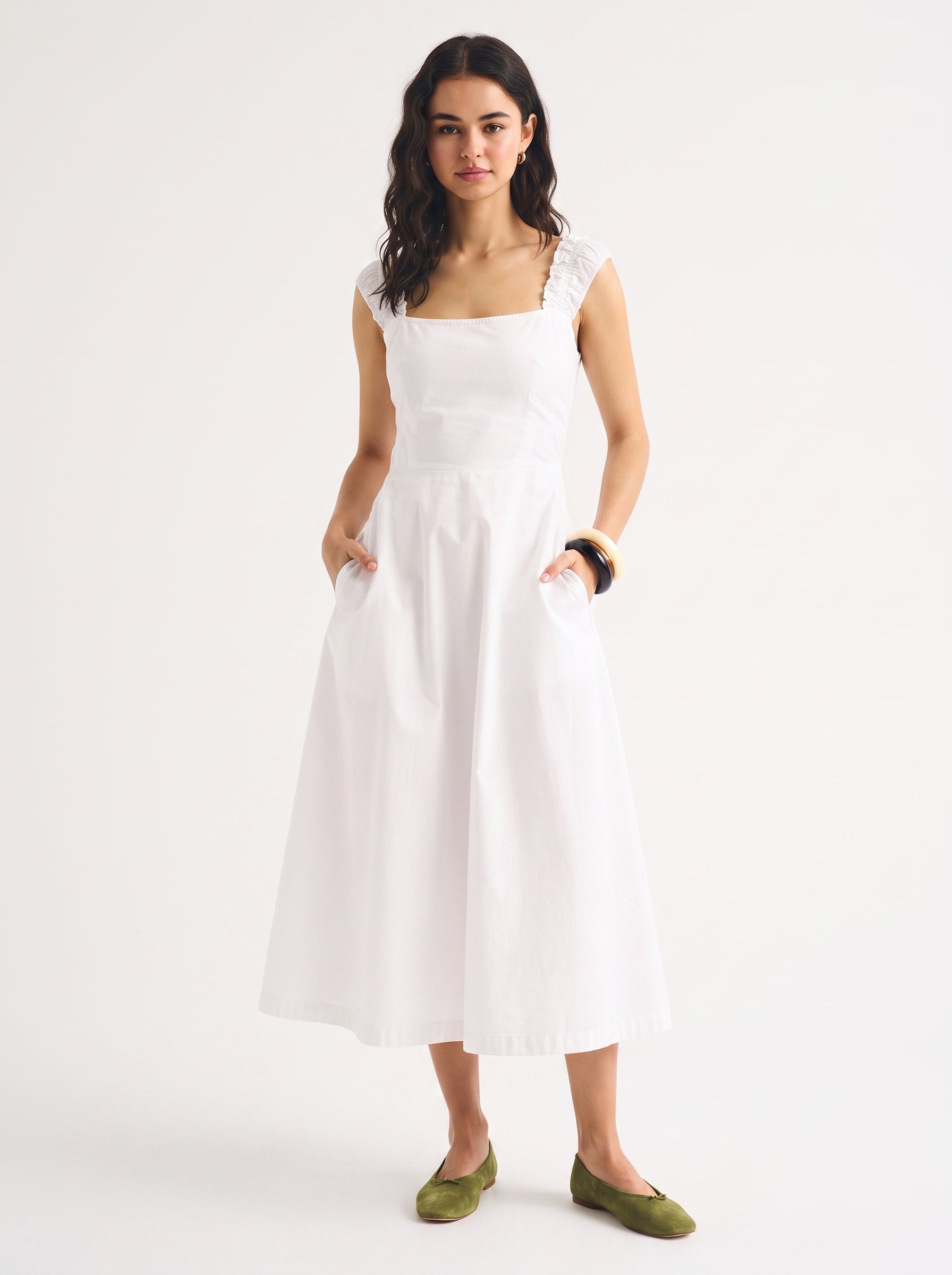 Mina - Witte Linnen Zomerjurk met Ruches en Knoopdetail