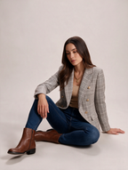 Oxana - dames tweed blazer met ruitpatroon, puntkraag en goudkleurige knopen